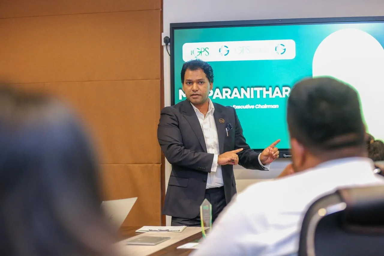 Paranitharan Nadarajah presenting to the GPS team in Colombo